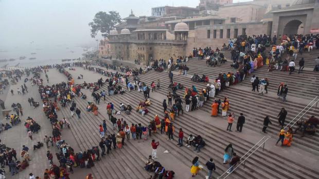 The aarti, which is a ritual offering prayer to the river Ganges, is conducted every day. People also lined up to worship at Kashi Vishwanath Temple on the first day of New Year.