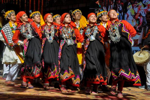 Manali: People wearing traditional attire take out tableaux of traditional costumes and dishes during the 'Manali Winter Carnival 2023', in Manali, Monday, Jan. 2, 2023. (PTI Photo)