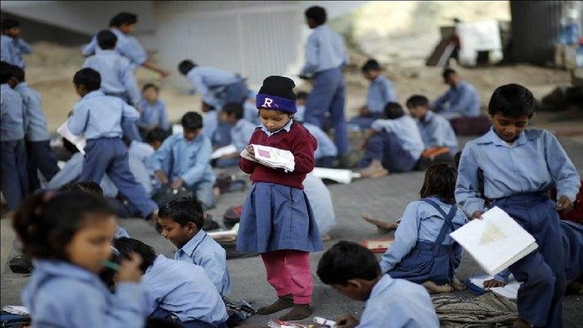 Schools are being closed in several states as a huge drop in temperature has been recorded across North India.