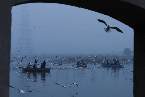 The national capital experienced its coldest night this winter on Wednesday as the minimum temperature fell to 3 degrees Celsius early on Thursday, which is the lowest in the city so far this winter. At Lodhi Road, the minimum temperature was even lower at 2.8 degrees Celsius. Areas such as Palam, Safdarjung, and IGI Airport saw visibility of around 50 meters during the morning. The weathermen have predicted dense fog with cold wave conditions will continue to affect the city until Sunday. (Image: Reuters)