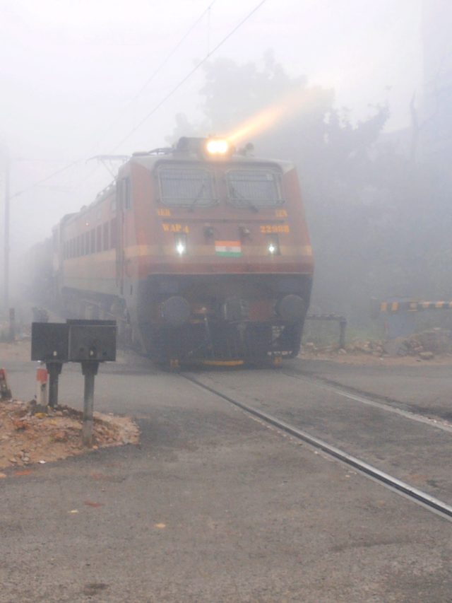 Weather: Fog in Kanpur