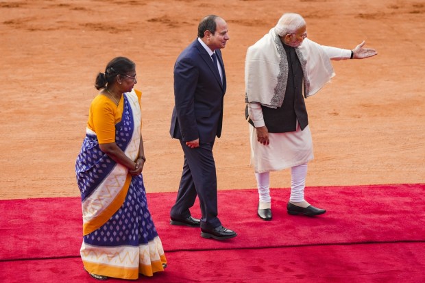 President Droupadi Murmu and Prime Minister Narendra Modi welcome Egyptian President Abdel Fattah El-Sisi during a ceremonial reception. (PTI photo)
