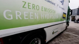 green hydrogen, subsidies, manufacturing, steel plants, renewable energy, bidding, fossil fuels, electrolyser factories, fertiliser factories