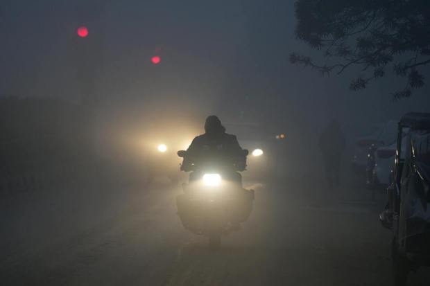Vehicles ply on a road amid low visibility due to a thick layer of fog on a cold winter morning, in New Delhi, Monday, Jan. 9, 2023. (PTI Photo)