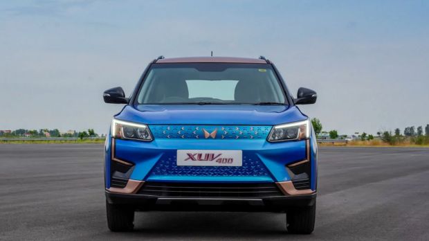 The XUV400 features distinctive design elements and highlights to make it stand apart from other ICE models.