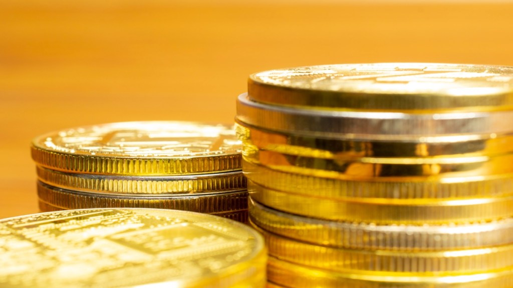 Due to the resilience of high inflation, equity markets may continue to tremble, but Bitcoin's divergence from the stock market may help BTC turn into an investment hedge.
