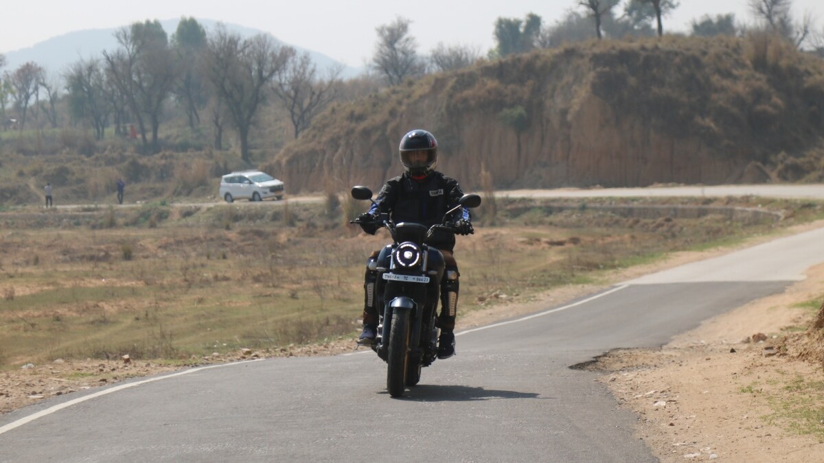 The Yamaha FZ-X continues to get the 149cc, single-cylinder, air-cooled, fuel-injected engine that develops 12.2 bhp and 13.3 Nm of torque. The engine comes mated to a 5-speed manual gearbox.