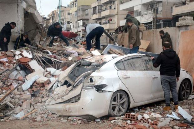 Rescuers search for survivors at the site of a collapsed building, following an earthquake, in Latakia, Syria, February 6, 2023. (Photo/Reuters)