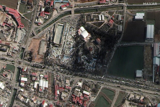 A satellite image shows congested roads and emergency tents and shelters after an earthquake in Kahramanmaras. (Reuters photo)