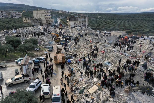 Rescue workers search for survivors under the rubble following an earthquake in Diyarbakir, Turkey February 6, 2023. (Photo/Reuters)