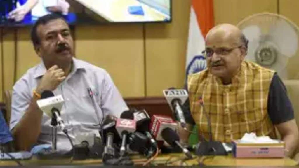 Agriculture Secretary Manoj Ahuja (Left)