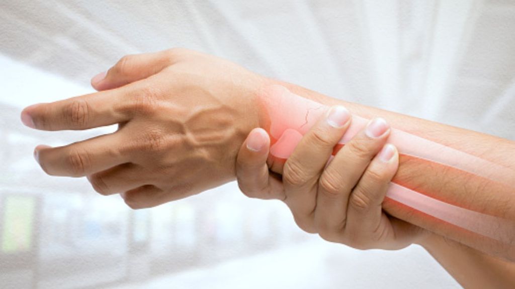 Air pollution speeds up bone loss from osteoporosis, says study