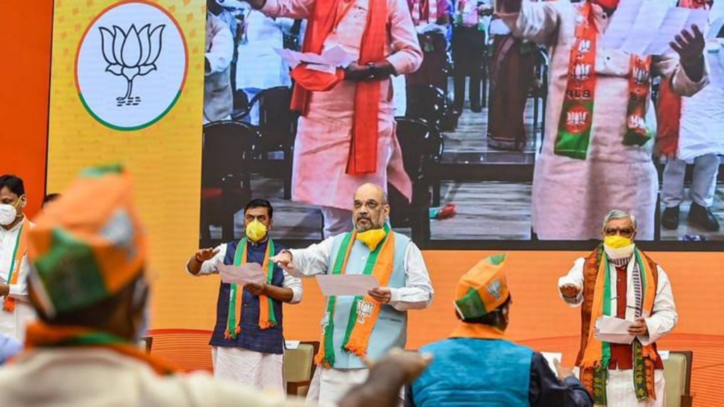 Amit Shah in Bihar amid Mahagathbandhan show of strength, to hold parallel rallies Amit Shah in Bihar amid Mahagathbandhan show of strength, to hold parallel rallies