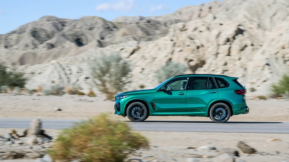 Instead of just being interconnected with the DSC (Dynamic Stability Control) as before, the M xDrive all-wheel-drive system and the Active M Differential also work in unison with near-actuator wheel slip limitation for the first time in the new BMW X5 M Competition and BMW X6 M Competition.