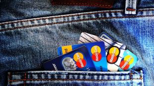How to use a contactless credit card and keep your payment safe?