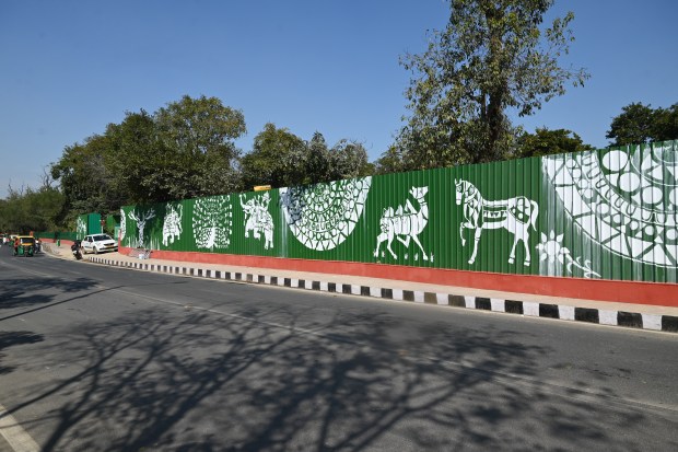 Decorations by UPMRC on the fencing walls of stations