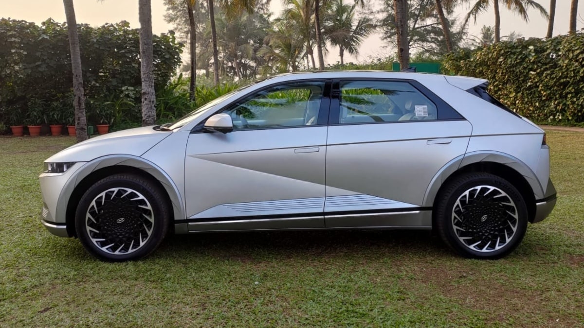 It is based on Hyundai’s new Electric-Global Modular Platform (E-GMP) and offered in India in an RWD version. This electric crossover's electric motor develops 214 bhp and 350 Nm of peak torque.