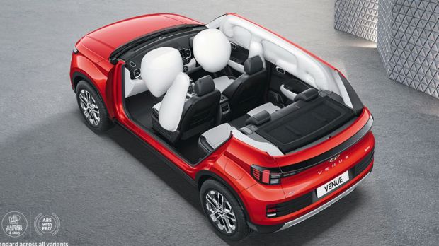 The other biggest update is the introduction of 6 airbags with the higher trims, while 4 airbags are standard in the lower variants.