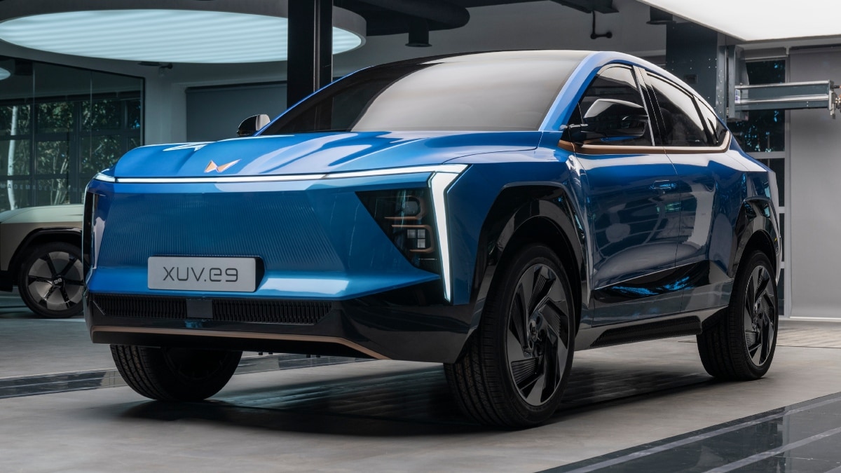 The Mahindra XUV.e9 is expected to make its market debut In April 2025. It will be a five-seater coupe SUV and will measure 4,790 mm in length, 1,905 mm in width and 1,690mm in height. The XUV.e9 will have a wheelbase of 2,775 mm.