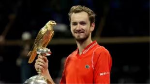 Medvedev beats Murray in final to win Qatar Open on debut