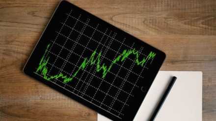 Sharpest weekly drop in reserves since April, 5 Sharpest weekly drop in reserves since April, 5