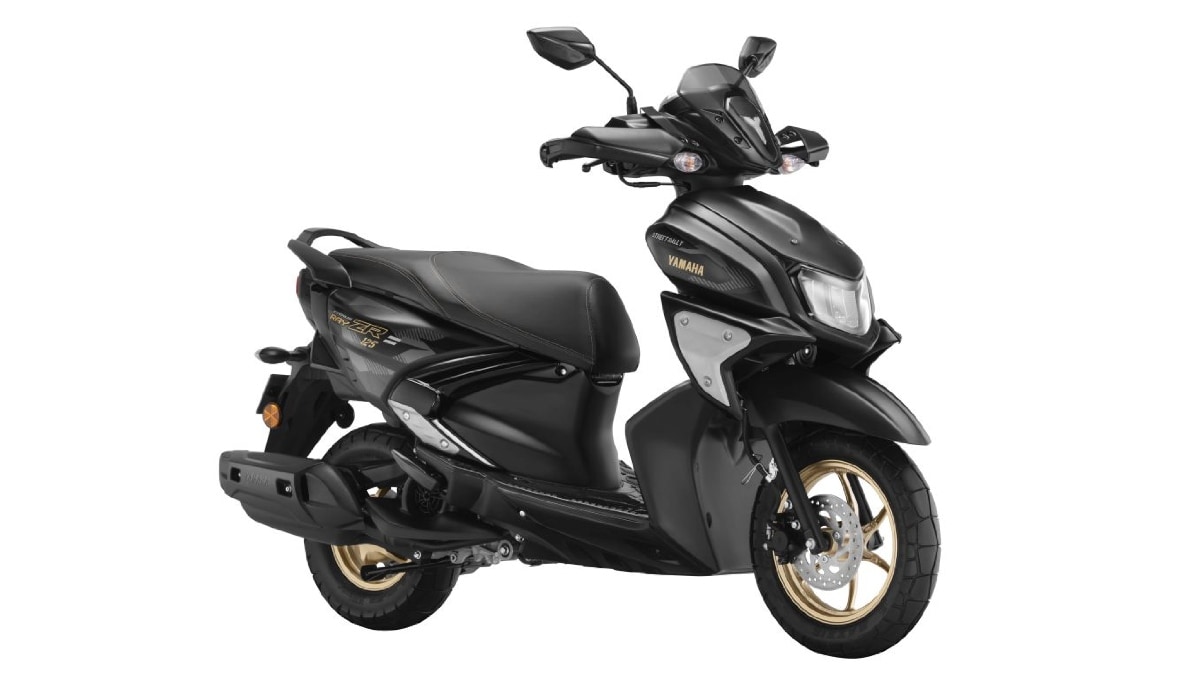 The LED lighting, sporty styling, front-facing small windscreen, and handle guards have all been carried over but new colour options are now offered for the Yamaha Ray ZR.