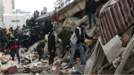 The death toll in Turkey stands at 39,672, while neighbouring Syria has reported more than 5,800 deaths. Syria's toll has not changed for days. (Reuters)
