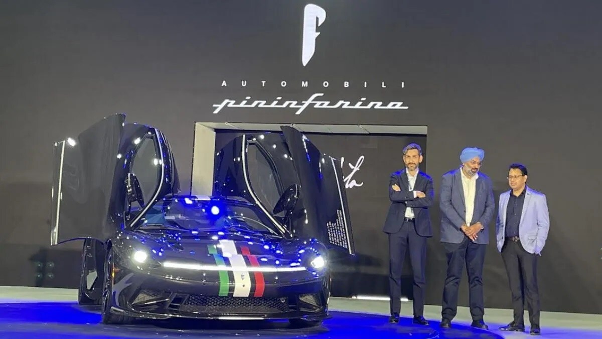 Pininfarina Battista is a limited-run hypercar often described as the most powerful road-legal Italian car ever built. The Battista produces a massive 1,900hp of peak power and if you’re wondering what rivals something like that, there is Rimac Nevera, Bugatti Chiron, Koenigsegg Regera, Aspark Owl and Lotus Evija coming together to make the crème de la crème.