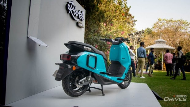 The boxy design theme is carried on towards the rear also, with a rectangular tail lamp, large grab handle for the pillion, and wide proportions.
