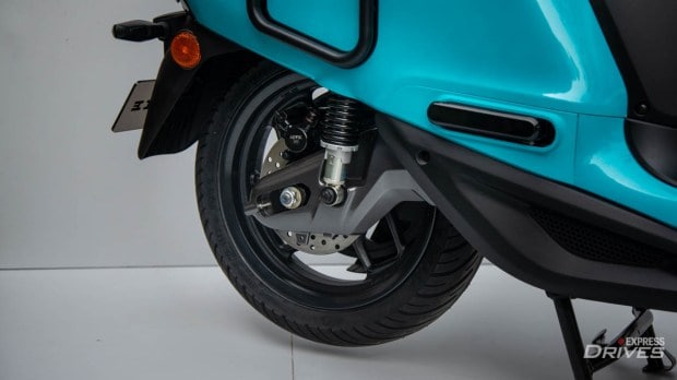 The Indie features disc brakes at both ends with a combi-brake system.