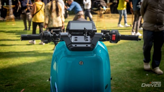 The Indie gets clip-on bars, a digital dash, forward and reverse modes, three riding modes, and can be fully charged in 5 hours. It also supports fast charging.
