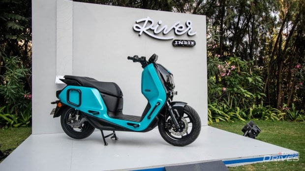 The River Indie is a large scooter. It features a modern take on what a purpose-built scooter should look like.