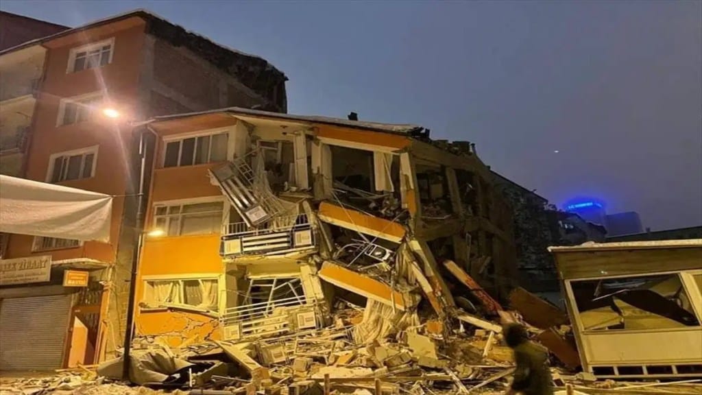 The earthquake caused damage through various mechanisms, including ground shaking, soil liquefaction, and landslides.
