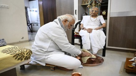 Narendra Modi, Heeraba Modi, modi mother, Maa website