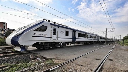 vande bharat, vande bharat train, vande bharat express, vande bharat train route, vande bharat train speed, vande bharat ticket price, vande bharat train delhi to varanasi, vande bharat express from delhi to varanasi, delhi to varanasi vande bharat, delhi to varanasi vande bharat express train, ndls bsb vande bharat