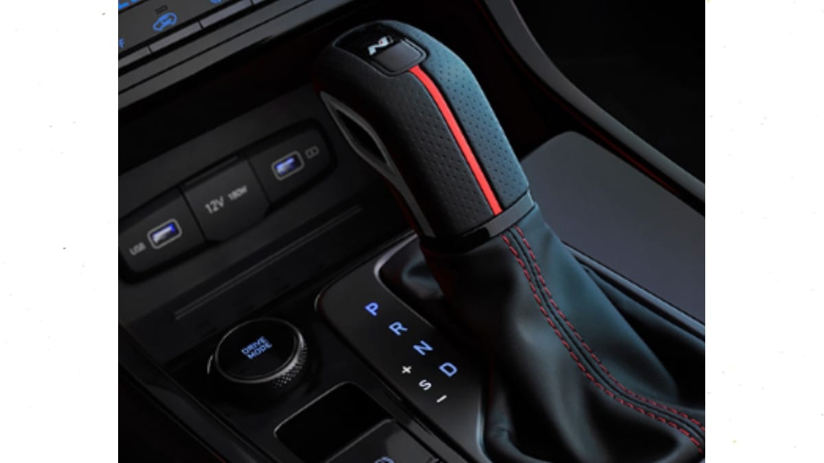 Power is transmitted to the front wheels with the help of a 6-speed torque convertor automatic gearbox. 