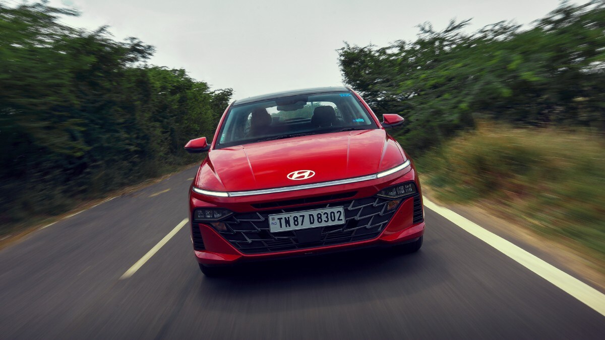 In terms of design, the new Verna looks completely different from the outgoing model. While some may find it stunning, others might call it quirky. This mid-size sedan gets a full LED lighting system and there is a thin strip of LED running across the bonnet.