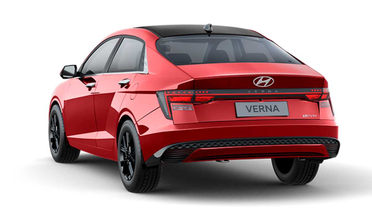 The all-new Hyundai Verna has 2 engines on offer including the previous NA 1.5-litre engine that delivers 115hp and 143.8 Nm. This engine is offered with a 6-speed manual and an IVT (Intelligent Variable Transmission IVT). Hyundai claims a mileage of 18.6 kmpl (MT) and 19.6 kmpl (IVT) with this engine.