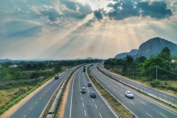 Travelling from Bengaluru to Mysuru is going to get smoother. It will reduce the travel time between the two cities from around 3 hours to about 75 minutes.  (Twitter image/ Nitin Gadkari)