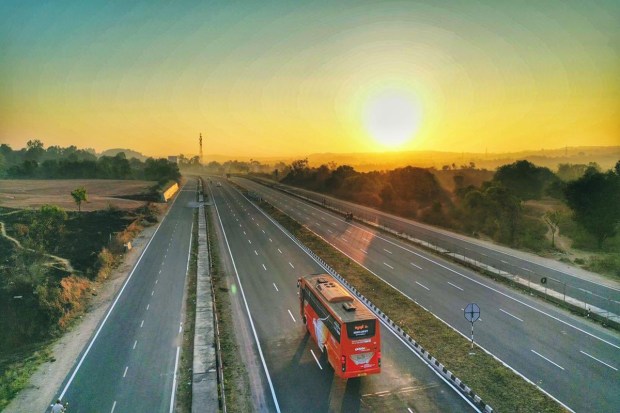 The project involves 6-laning of the Bengaluru-Nidaghatta-Mysuru section of NH-275. (Twitter Image/ Nitin Gadkari)