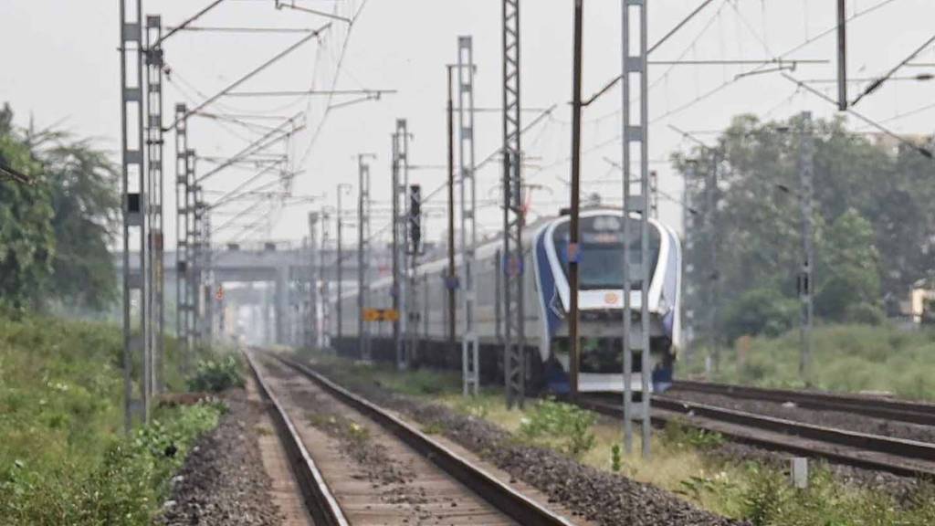 vande bharat, aluminium vande bharat, aluminium vande bharat train, vande bharat train, vande bharat express, indian railways, railways, aluminium train, irctc, rajdhani, shatabdi, integral coach factory, icf, icf chennai