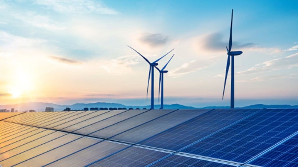 First Solar to commission Rs 6,000-crore TN factory by October, to run 3 shifts with 1,000 employees First Solar to commission Rs 6,000-crore TN factory by October, to run 3 shifts with 1,000 employees