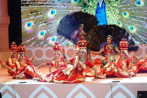 The performance centered on the festival of Holi (MEA Image)