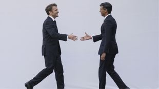 French, British leaders meet in efforts to mend relations