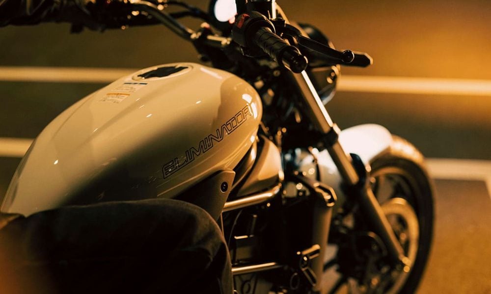 Overall, both the Kawasaki Eliminator 400 and Royal Enfield Interceptor 650 have their own unique characteristics and advantages. The Eliminator 400 is a great choice for riders who prefer a comfortable, relaxed cruiser-style ride, while the Interceptor 650 might be a good option for those who appreciate a retro-styled motorcycle with a slightly more dynamic riding position and more powerful engine.
