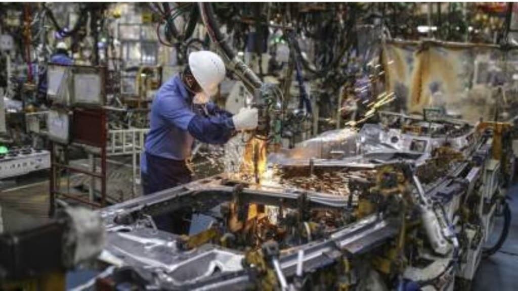 Manufacturing PMI slips to 4-month low