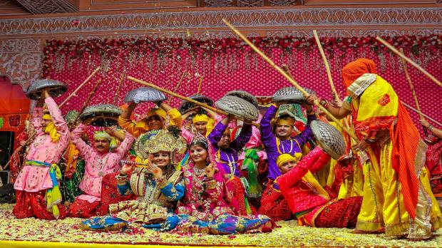 Jaipur: Artists perform 'lathmar Holi' during the Fag Mahotsav celebrations ahead of the festival of colours at Govind Dev Ji temple in Jaipur, Thursday, March 2,2023. (PTI Photo) 