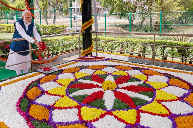 Prime Minister Narendra Modi pays floral tribute at Samadhi of Sir M Visvesvaraya, in Chikkaballapur, Saturday, March 25, 2023. (PTI Photo)