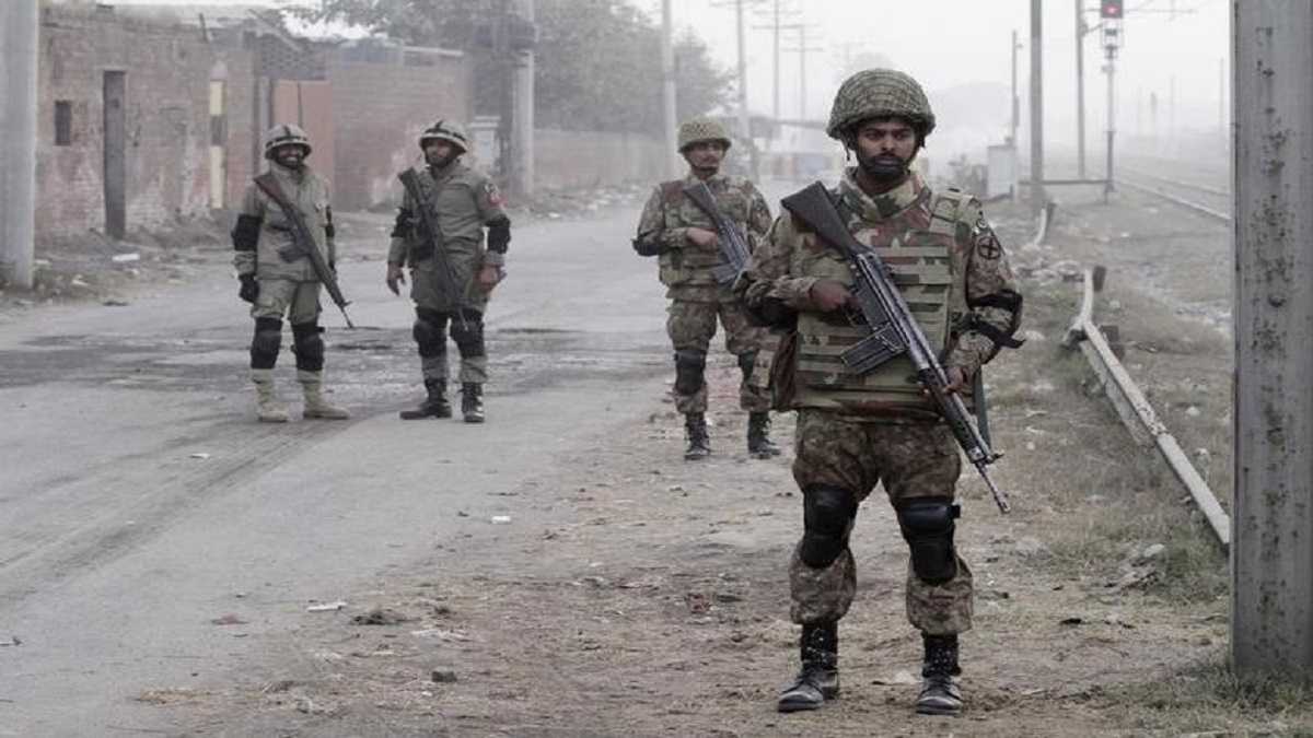 Pakistani army soldiers