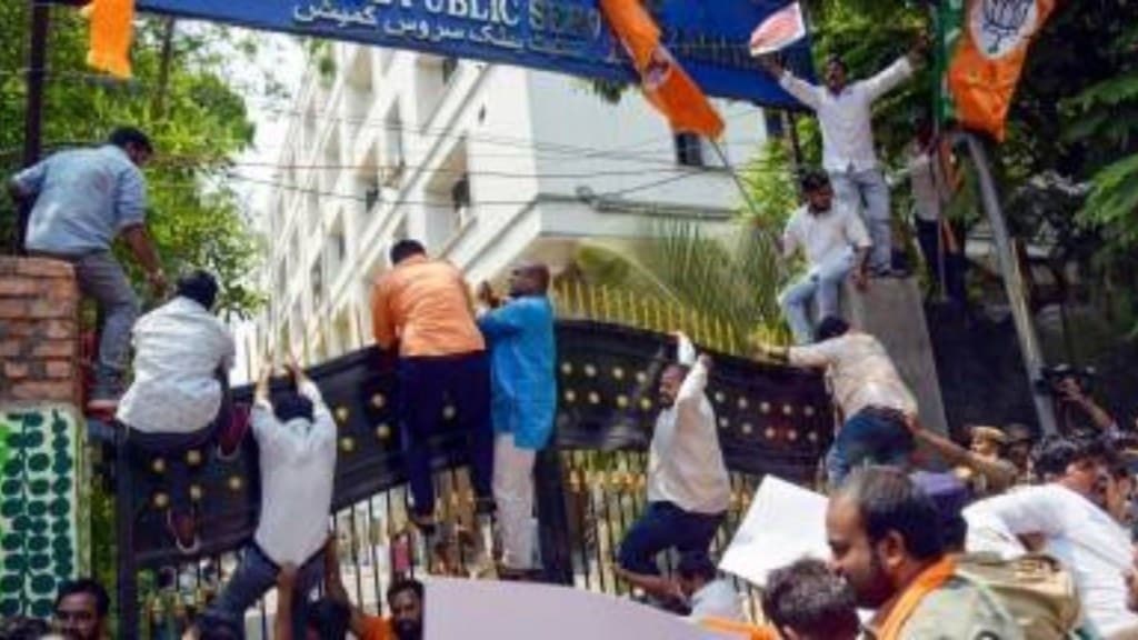 Protests over TSPSC paper leak issue continue for second day Protests over TSPSC paper leak issue continue for second day